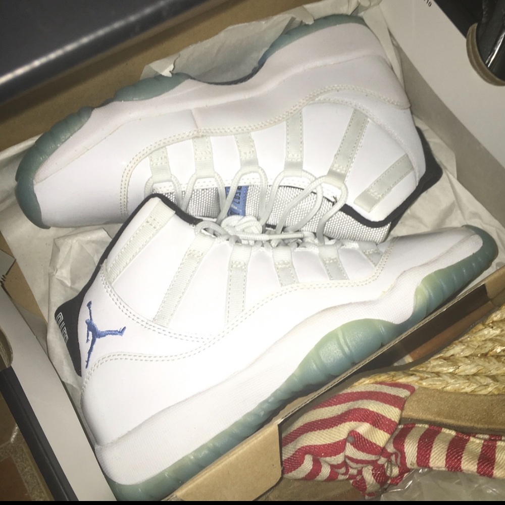 Jordan 11’s retro legend blues perfect condition !